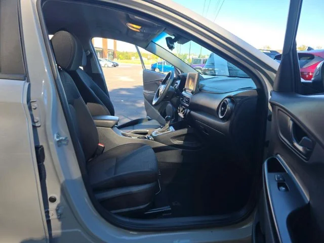 Used 2022 Silver Hyundai SEL image 11