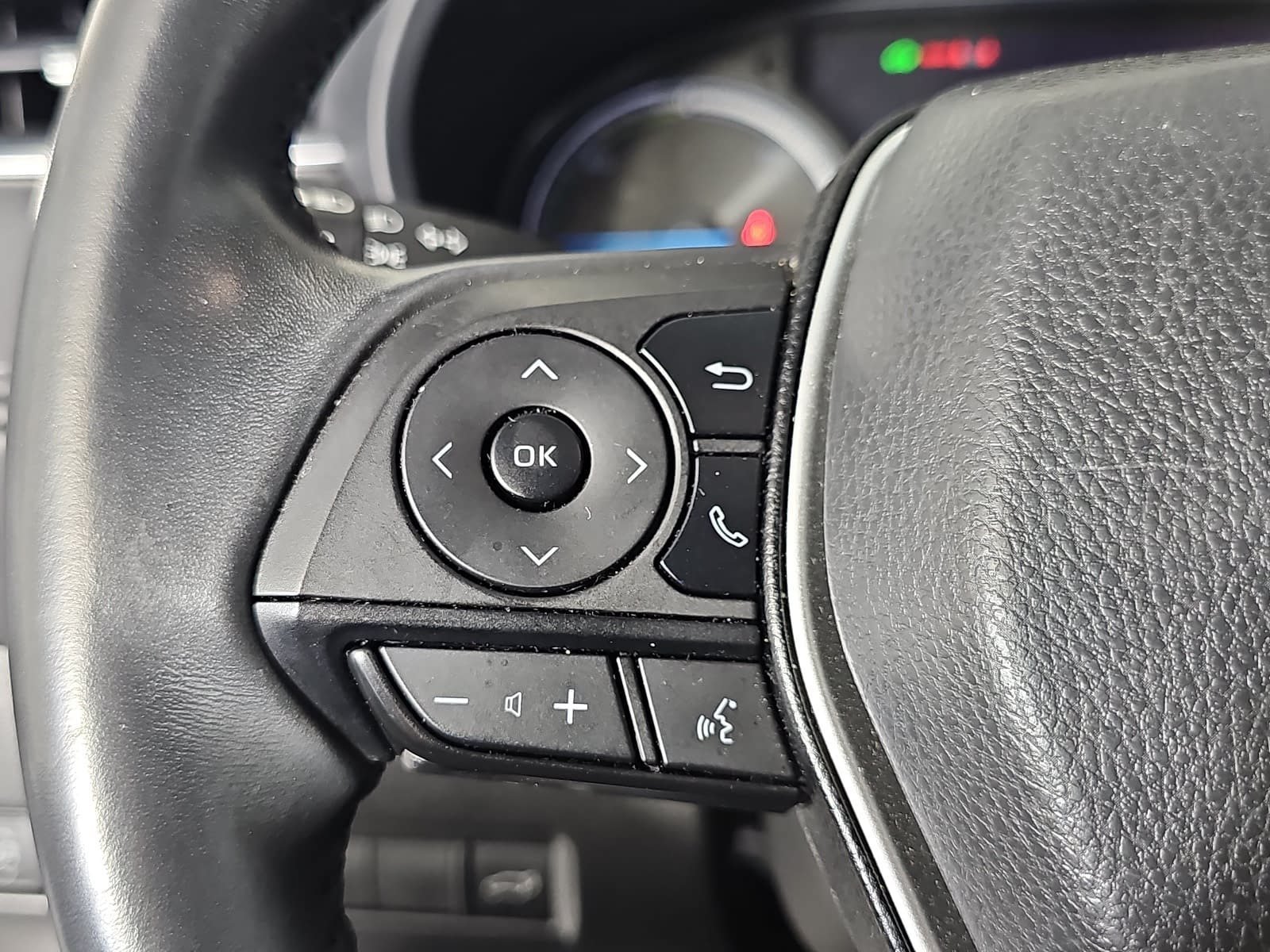 Used 2023 Silver Toyota LE image 16