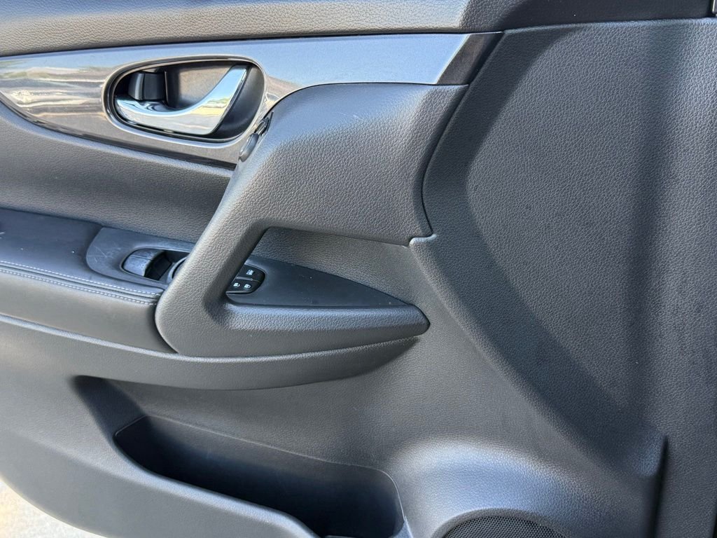 Used 2017 Magnetic Black Nissan S image 25