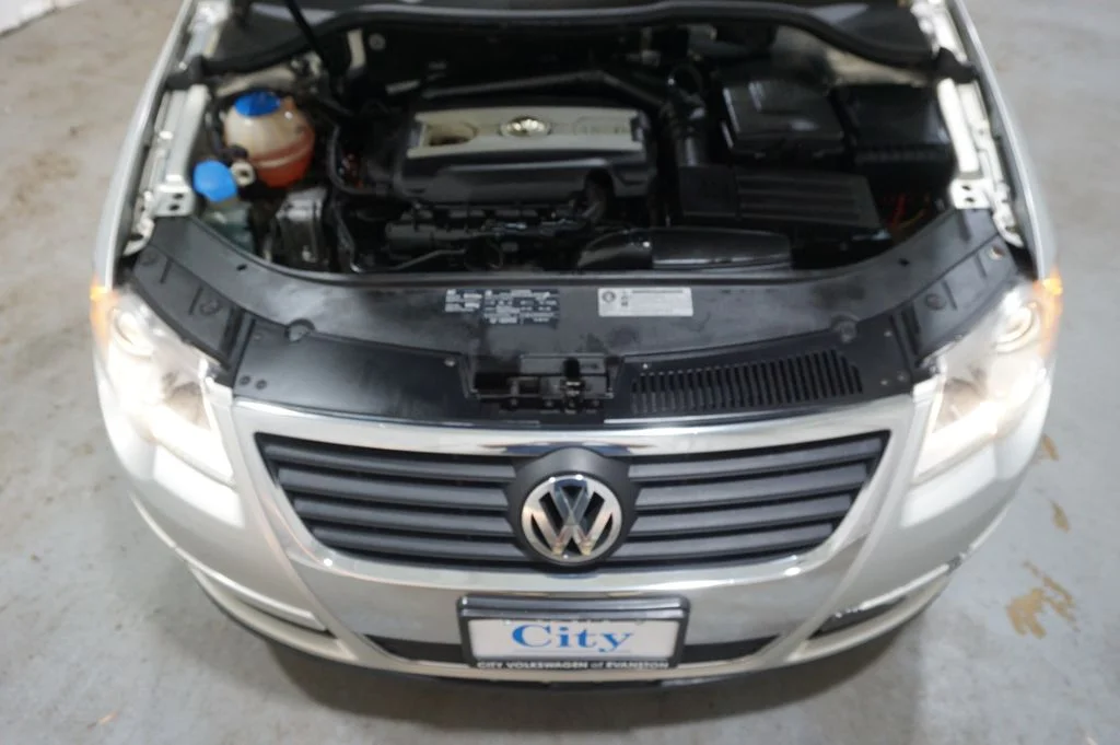Used 2010 Silver Volkswagen Komfort image 26