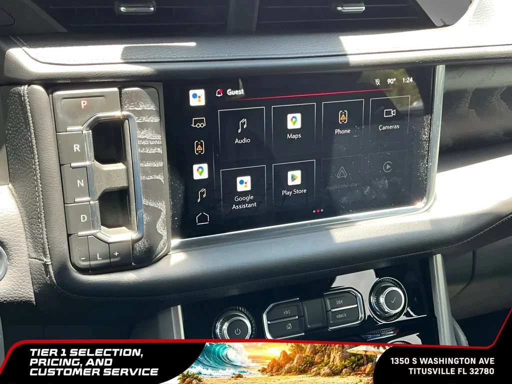 Used 2022 White Frost Tricoat GMC Denali image 33