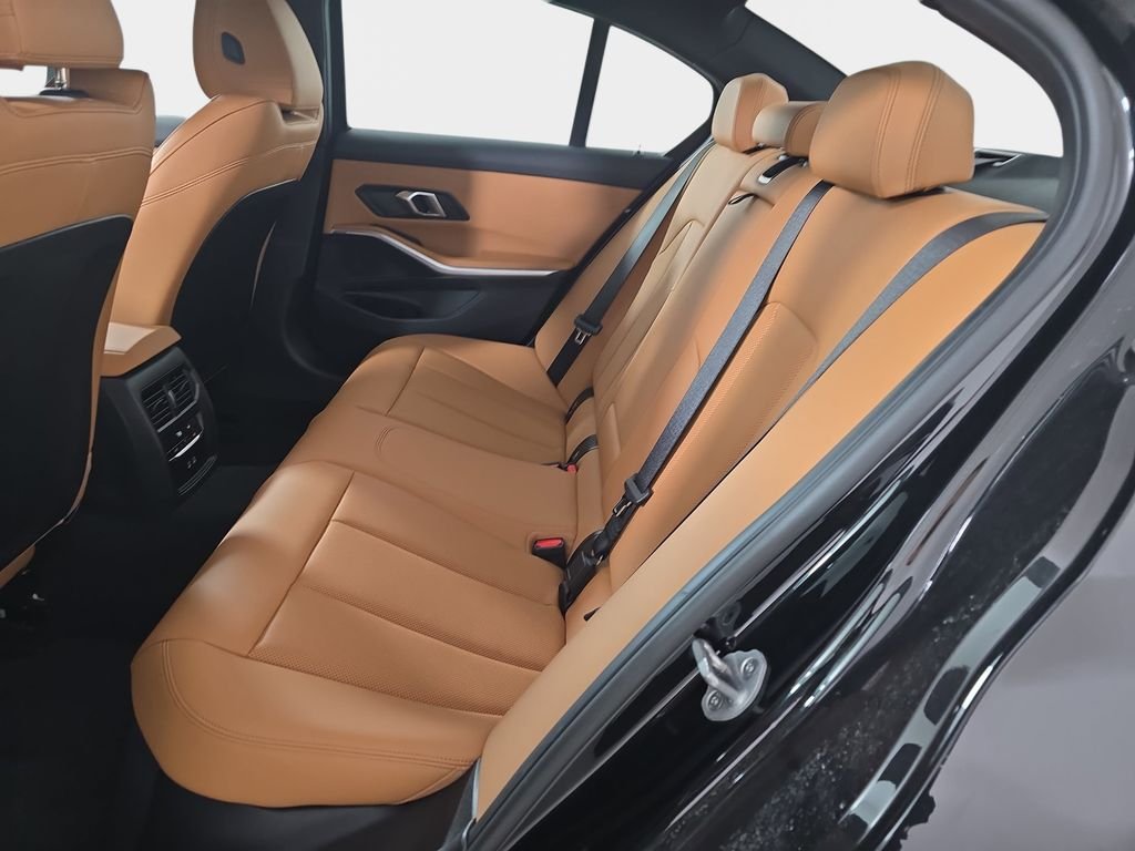 2025 BMW 3 Series 330i - Photo 17