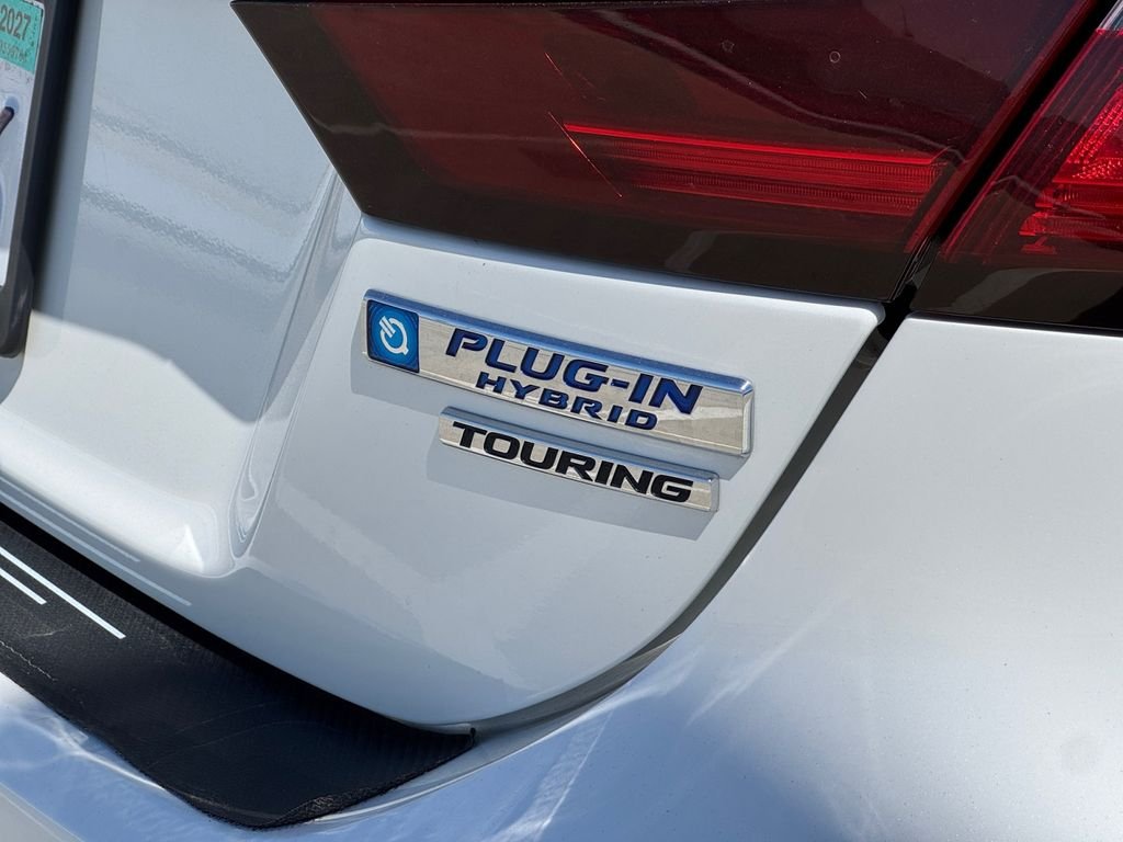 Used 2018 Platinum White Pearl Honda Touring image 23