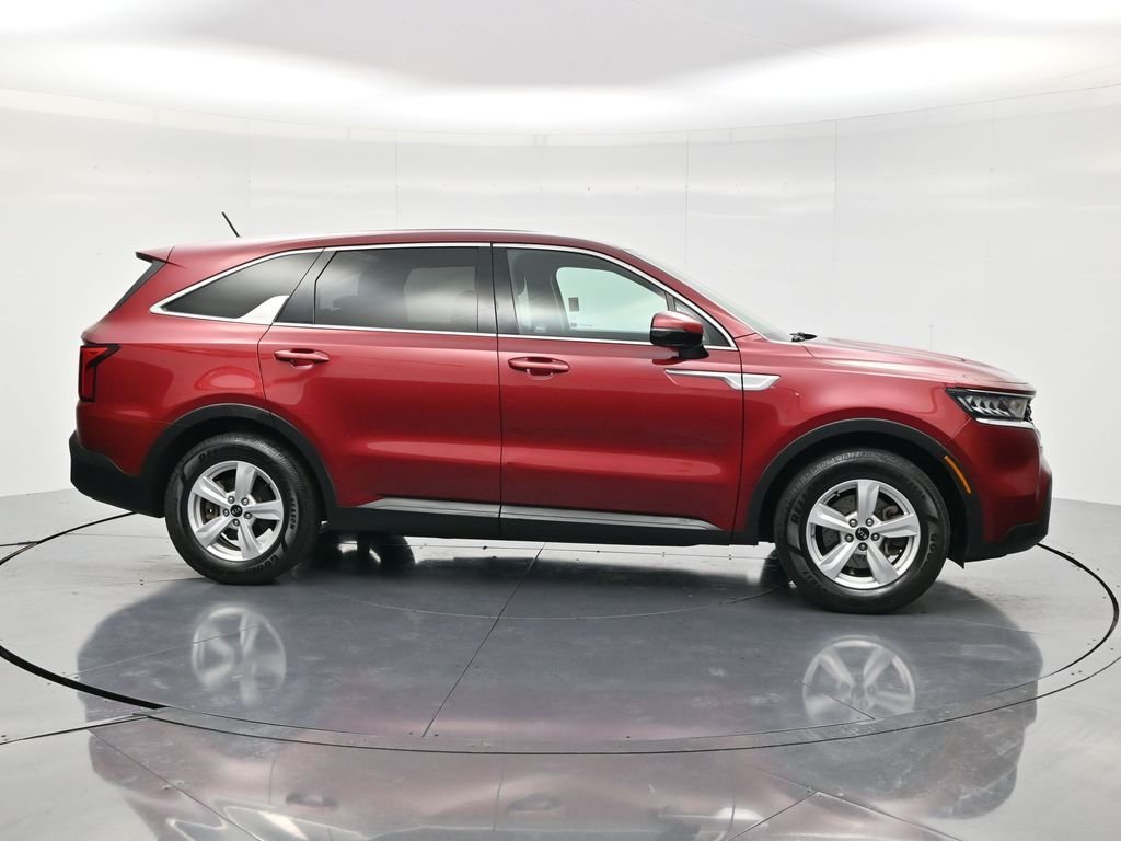 Used 2021 Passion Red Tintcoat Kia LX image 4