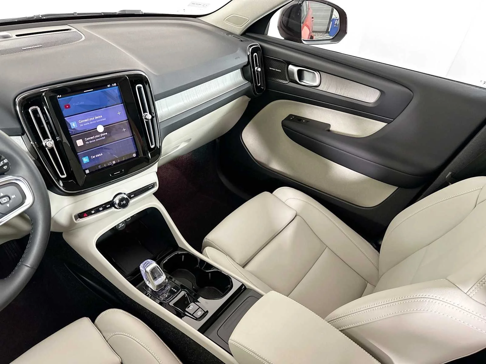 2025 Volvo XC40 Ultra - Photo 21