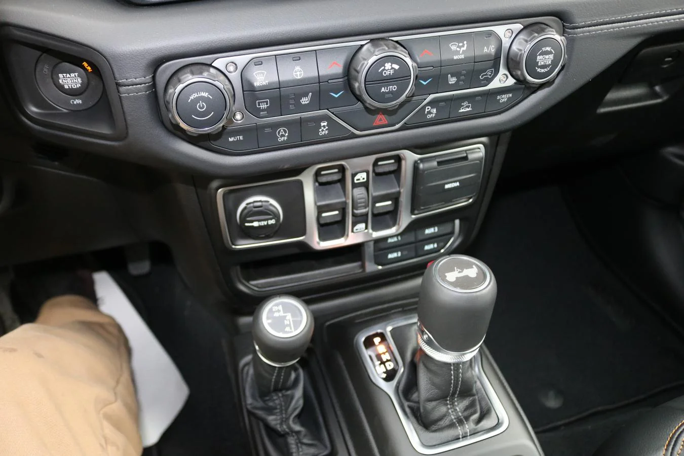 New 2026 reign Jeep Sahara image 15