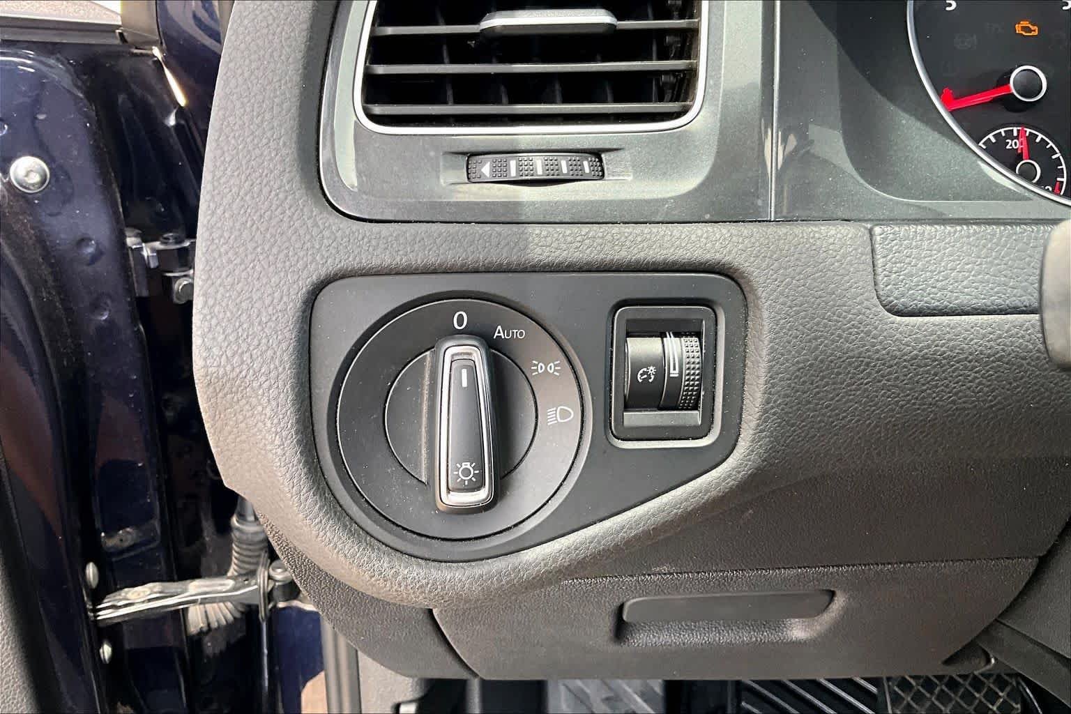 Used 2018 Night Blue Metallic Volkswagen S image 33