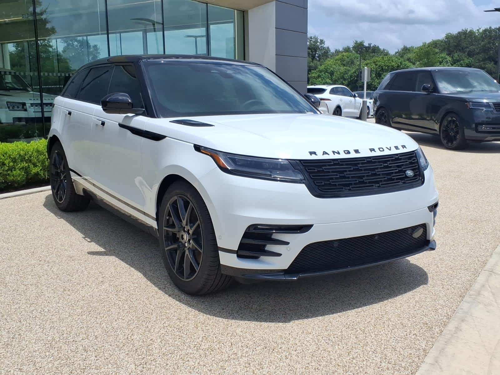 New 2026 Fuji White Land Rover Dynamic SE image 2
