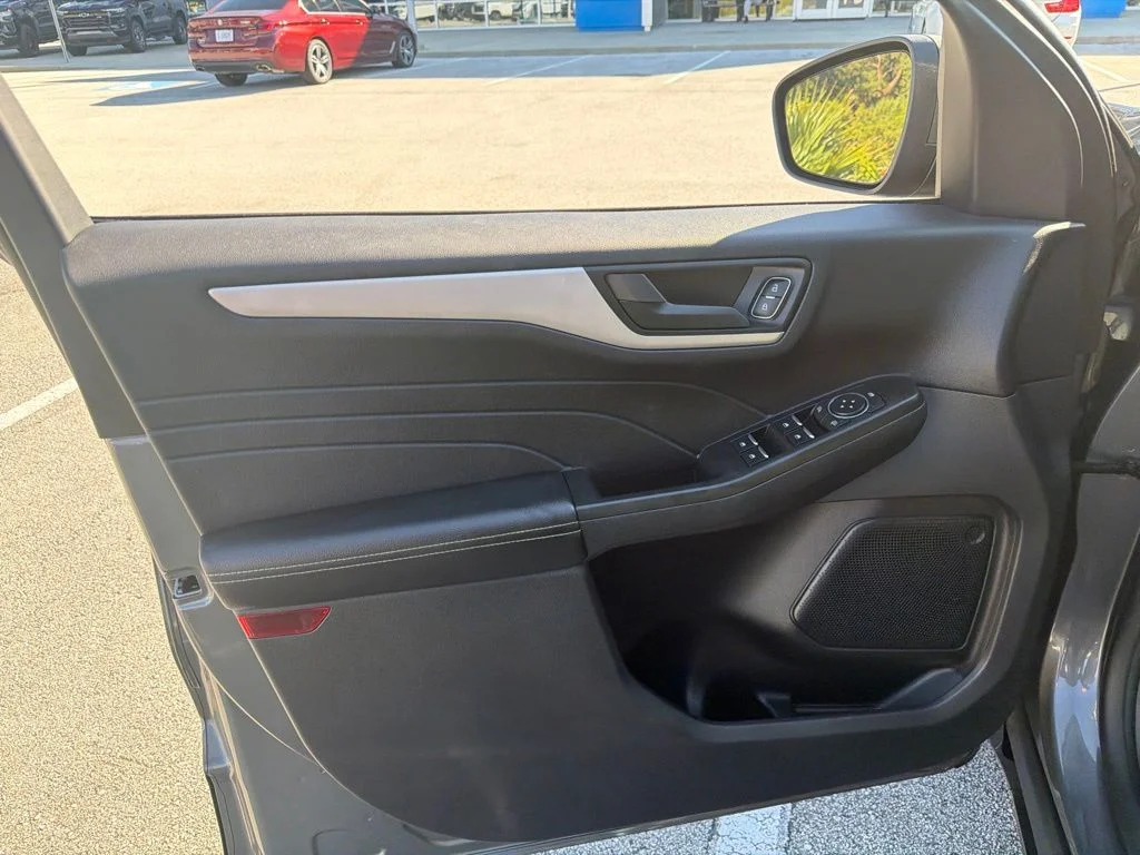 Used 2022 Gray Ford SE image 9