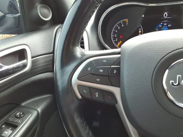 Used 2020 Black Jeep Altitude image 24