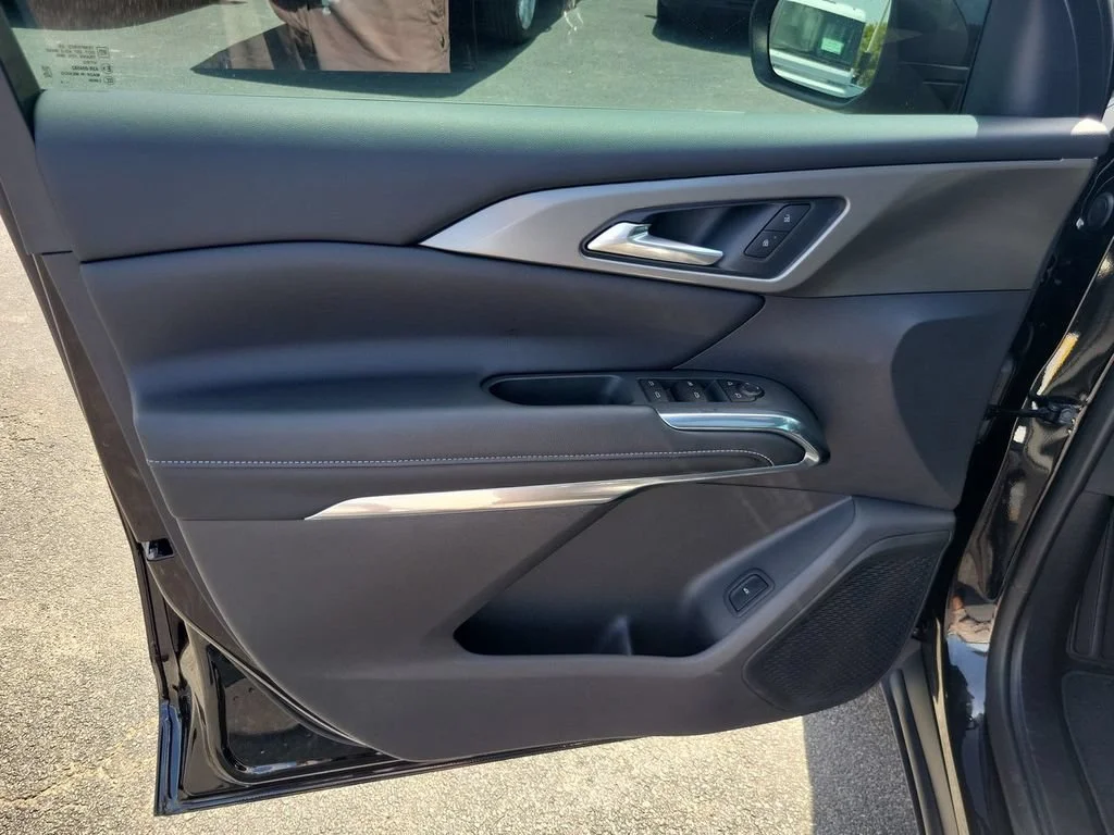 New 2026 Mosaic Black Metallic Chevrolet LT image 23
