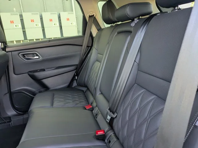 Used 2025 Gold Nissan Platinum image 14