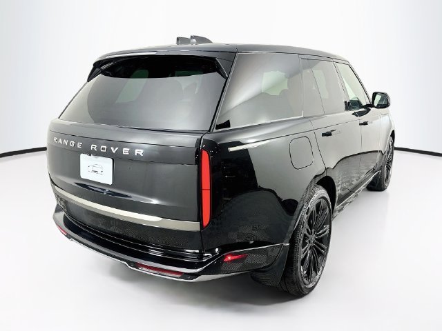 New 2027 Black Land Rover SE image 5