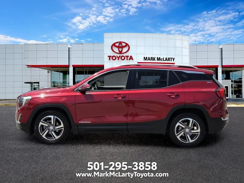 Used 2020 Red Quartz GMC FWD 4DR SLT image 2