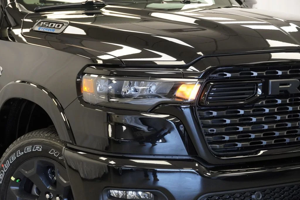 New 2026 Diamond Black Crystal Pearl-Coat Exterior Paint RAM Big Horn/Lone Star image 5