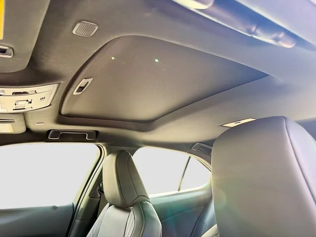 Used 2023 White Pearl Lexus UX 250h Premium image 26