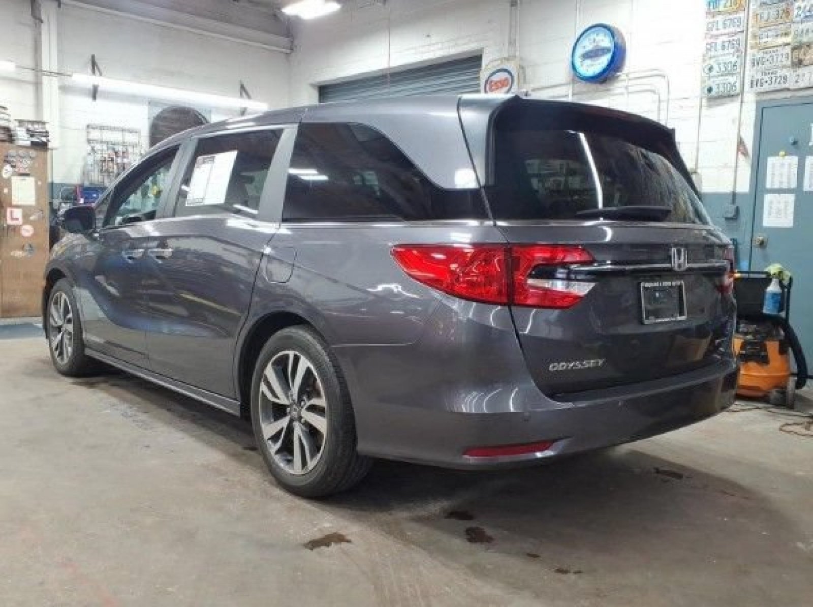 Certified Used 2023 Modern Steel Metallic Honda Touring image 5