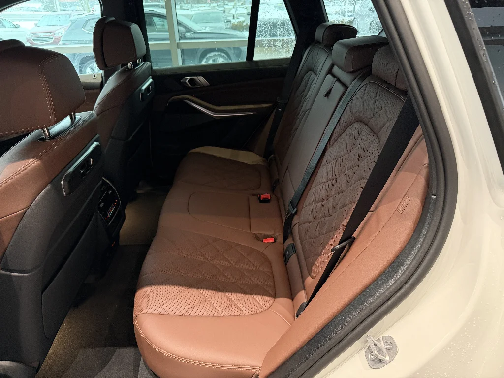 New 2026 Mineral White Metallic BMW xDrive50e image 13