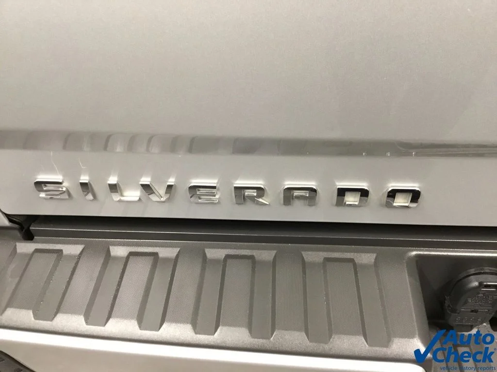 Used 2018 Silver Chevrolet LT image 18