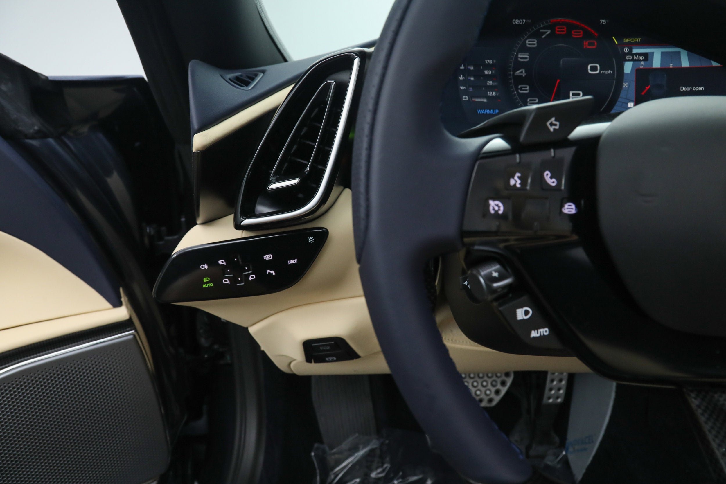Certified Used 2025 Blu Roma Ferrari  image 29