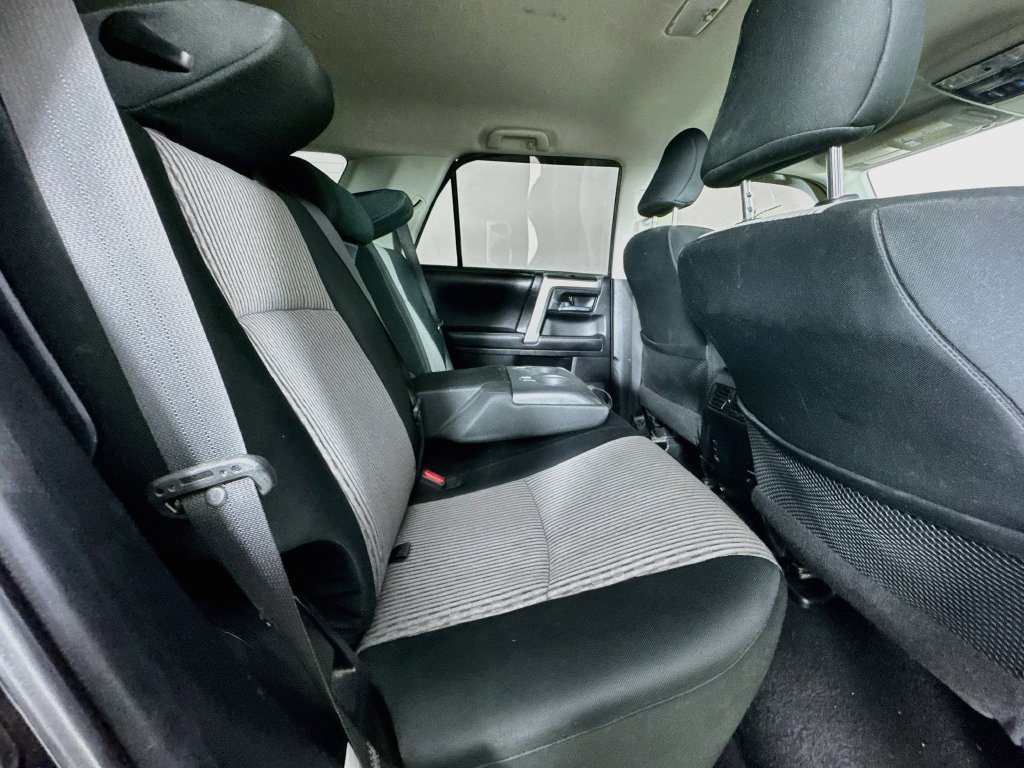Used 2018 Midnight Black Metallic Toyota SR5 image 30