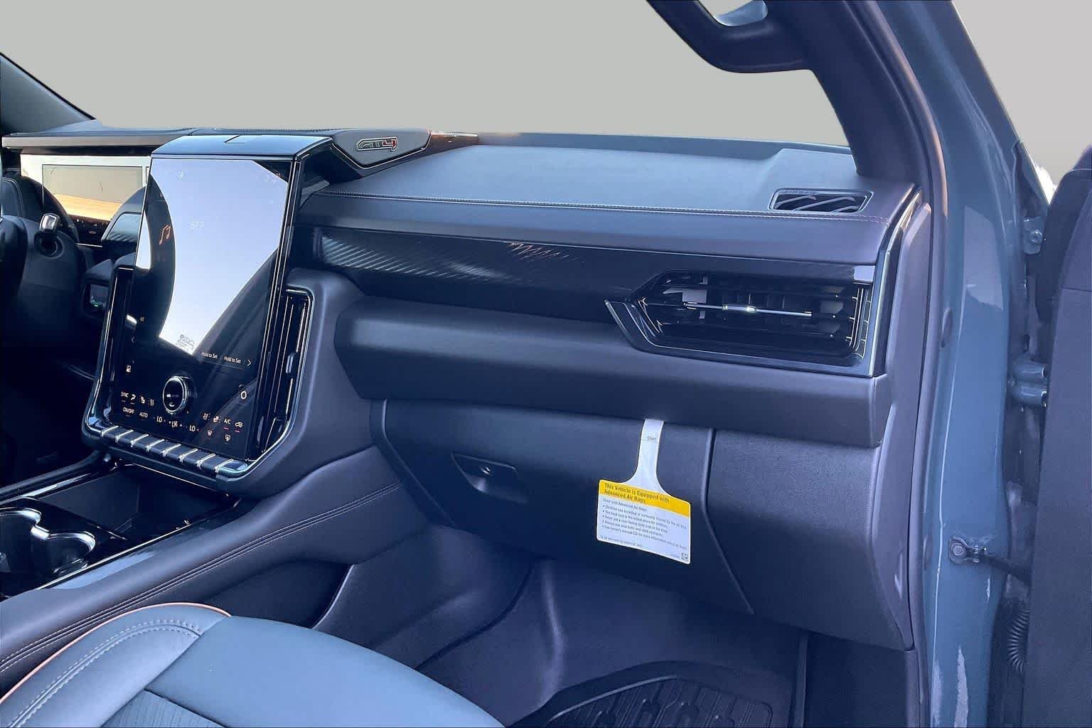 Used 2026 Midnight Pine GMC AT4 image 18