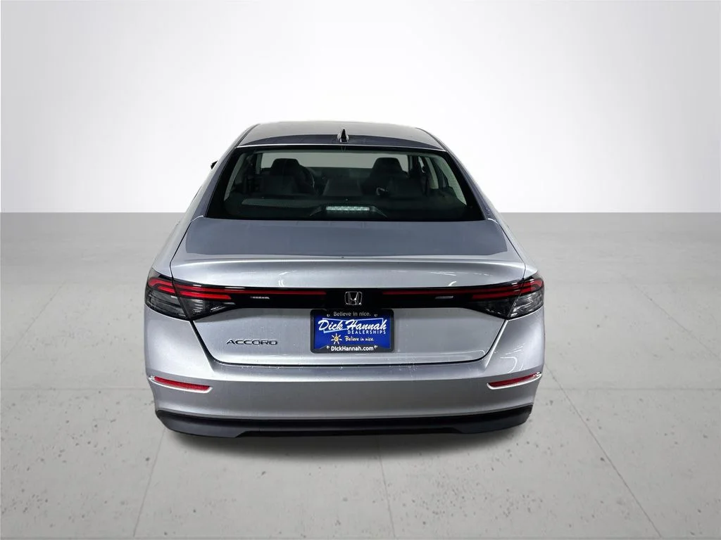 New 2026 Solar Silver Metallic Honda SE image 7