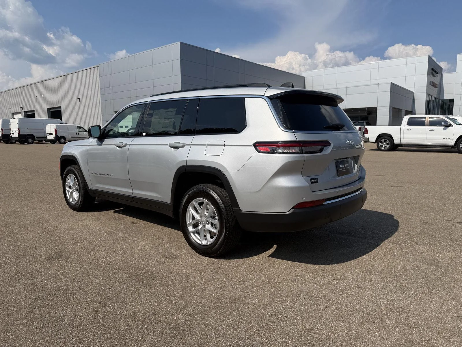 New 2026 Silver Zynith Exterior Paint Jeep Laredo image 4