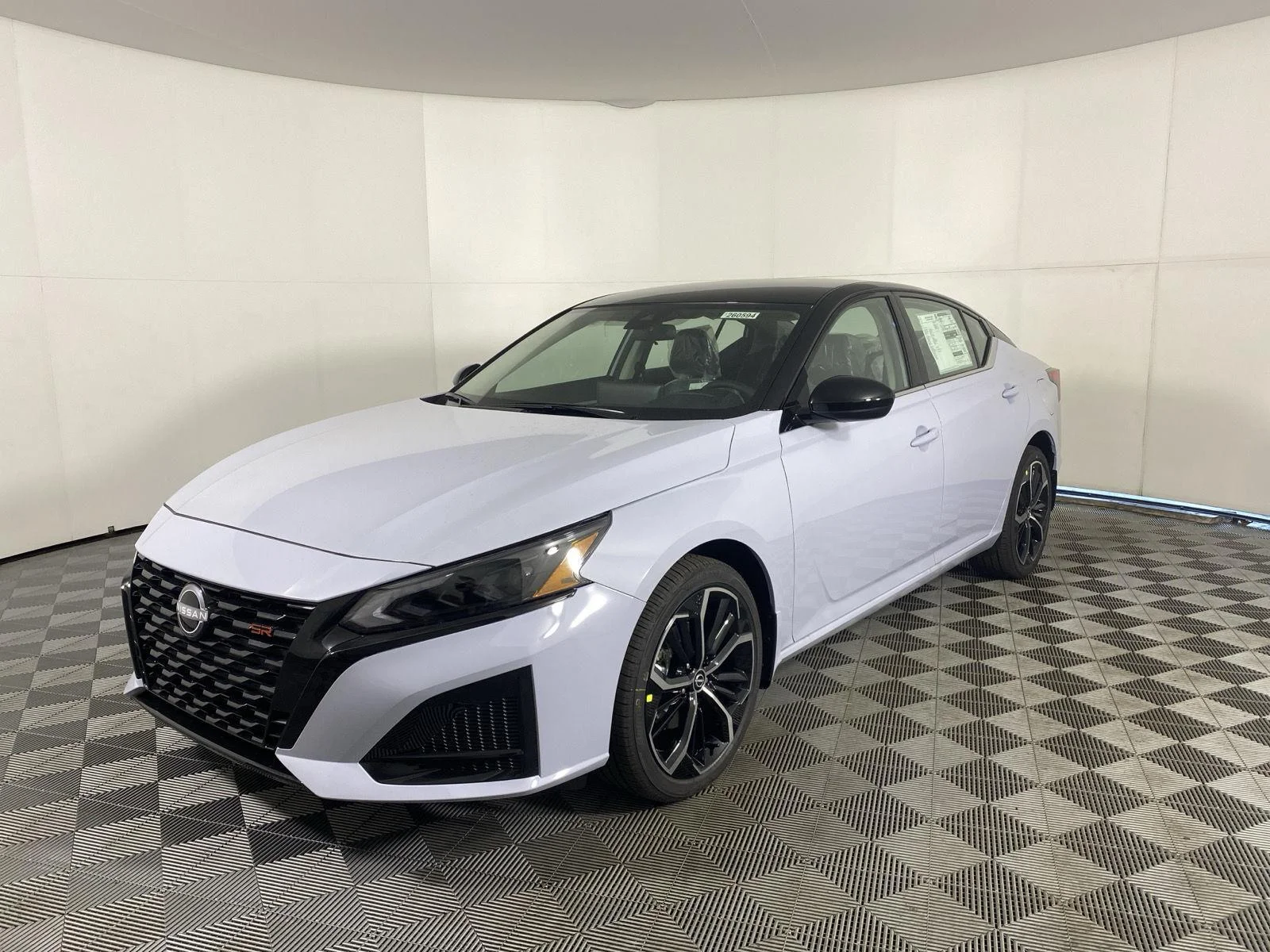 New 2026 Gray Sky Pearl / Super Black Two-tone Nissan SR image 15