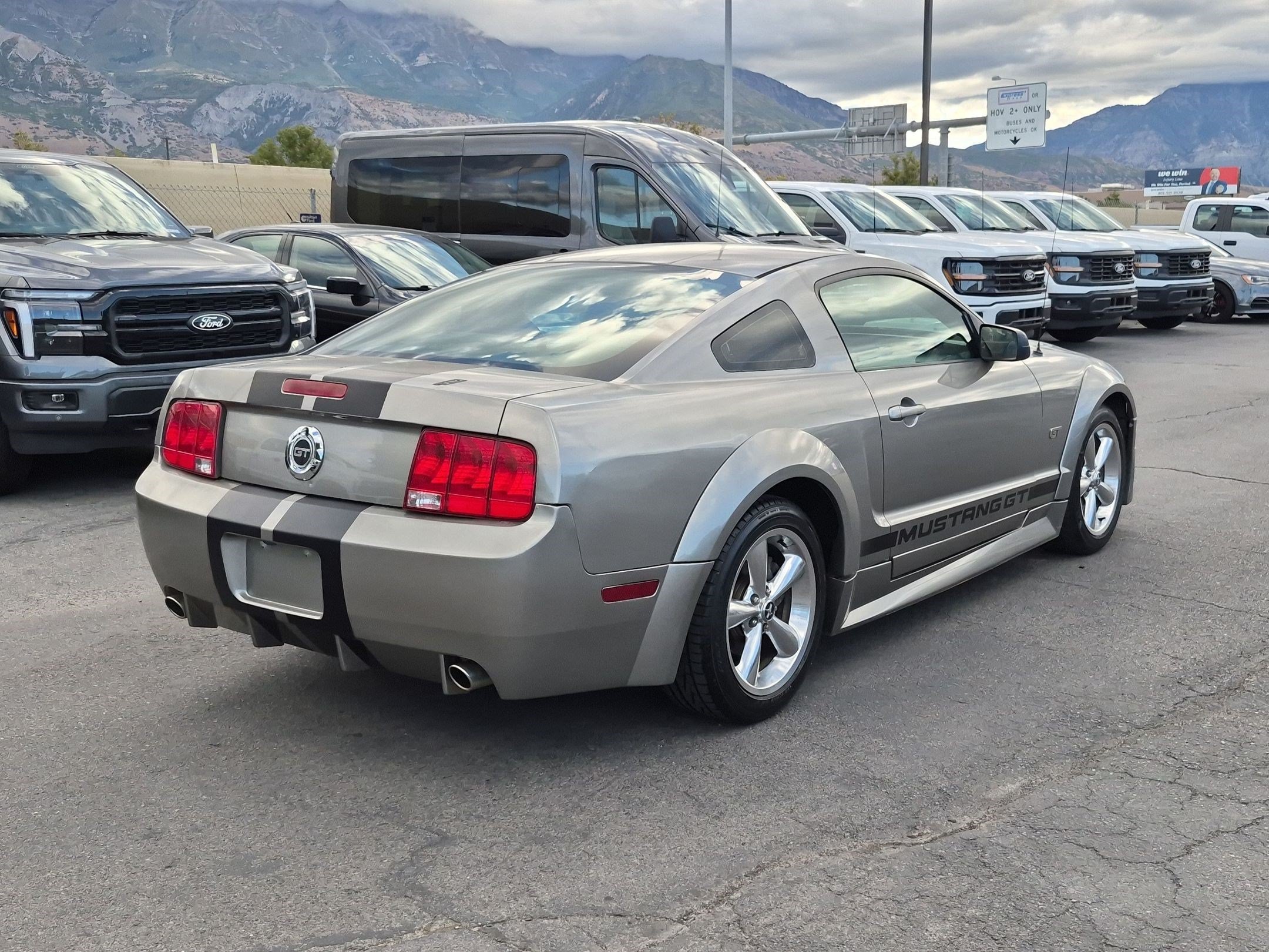 Used 2008 Alloy Clearcoat Metallic Ford GT Deluxe image 3