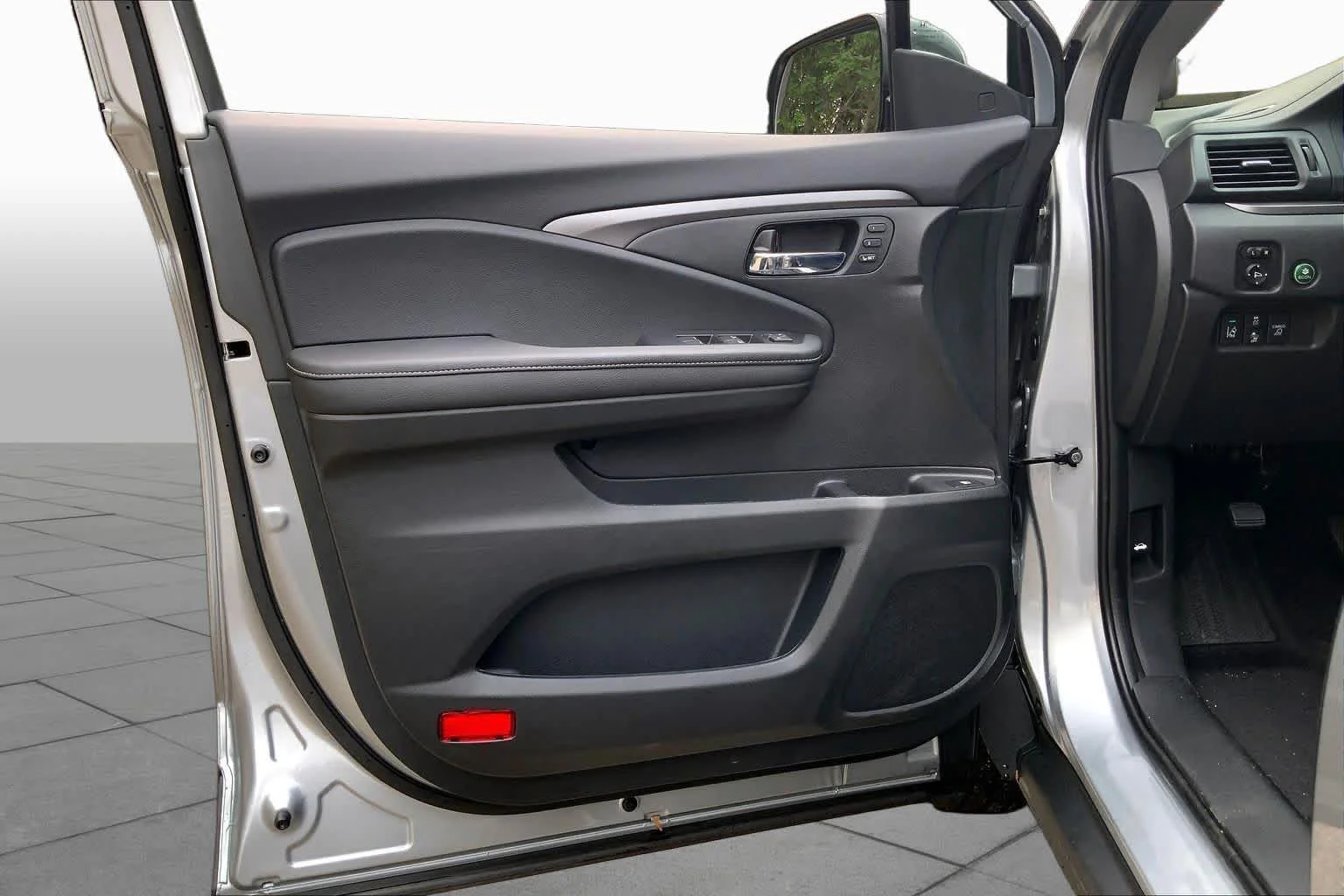 New 2026 Solar Silver Metallic Honda RTL image 11
