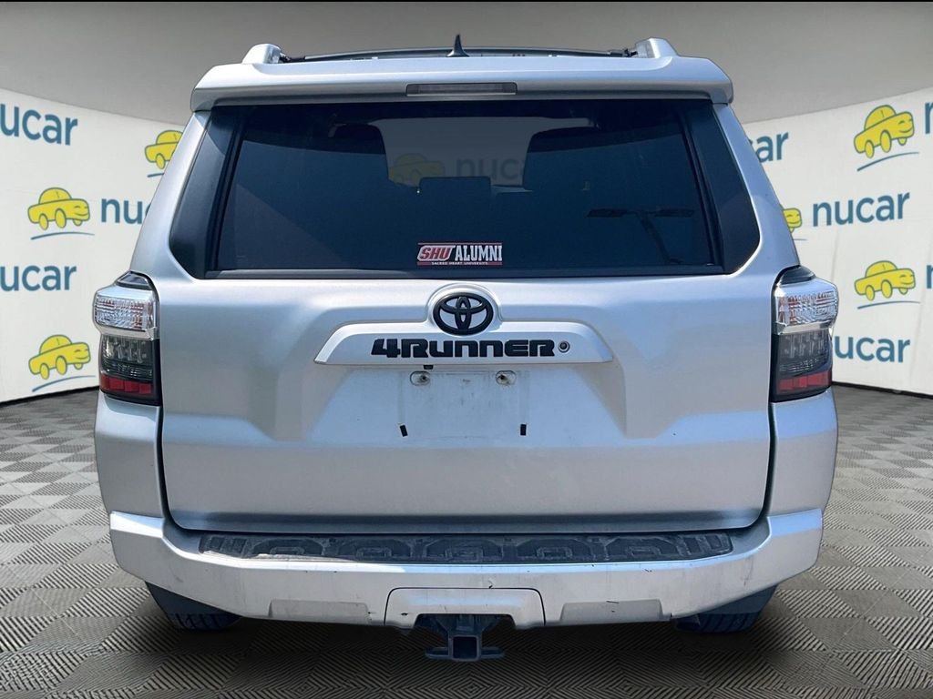 Used 2015 Silver Toyota SR5 image 3