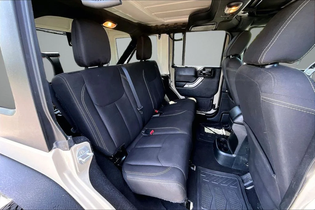 Certified Used 2018 Beige Jeep Unlimited Rubicon image 24