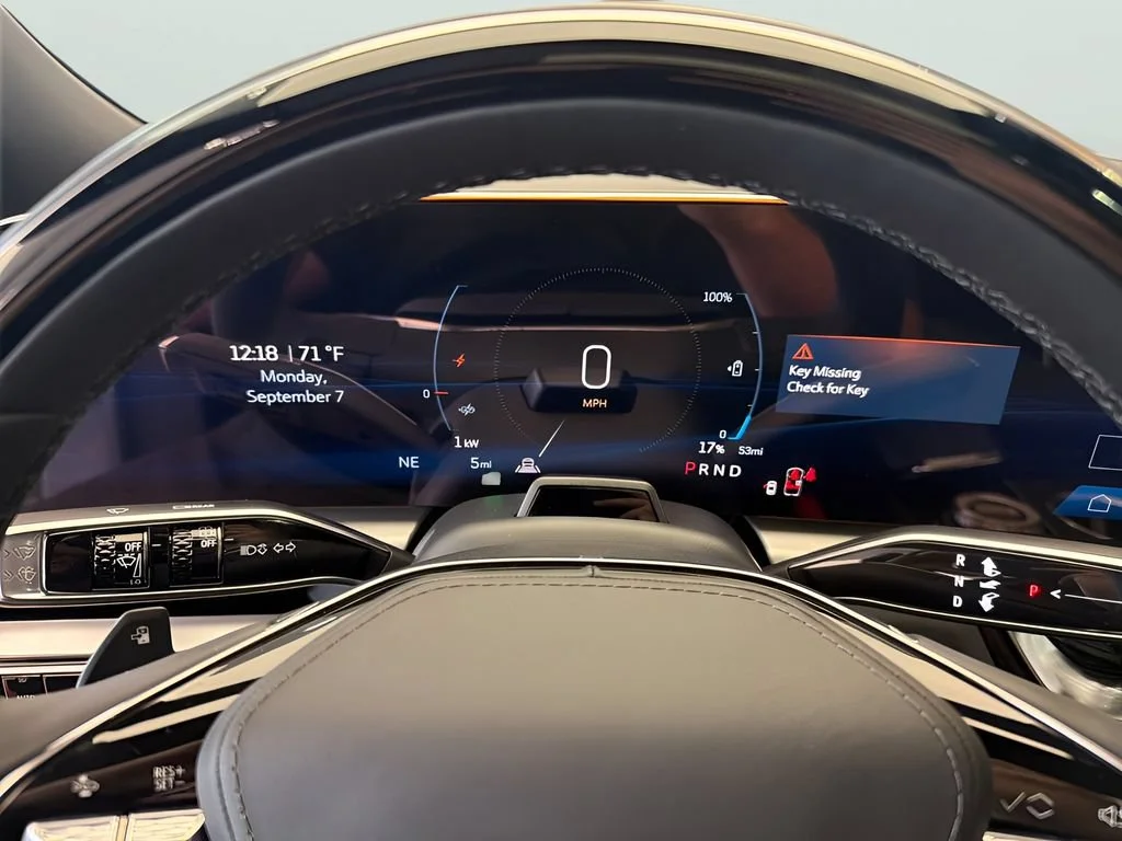 2027 Cadillac LYRIQ Signature Luxury - Photo 23