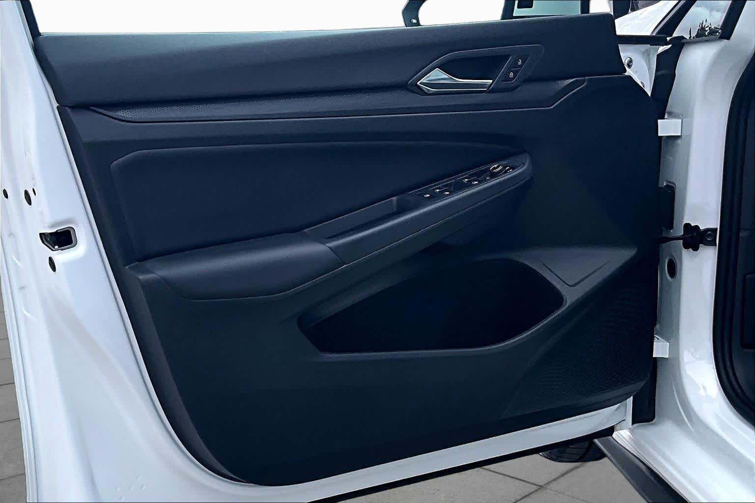 Used 2024 Opal White Pearl Volkswagen Autobahn image 18