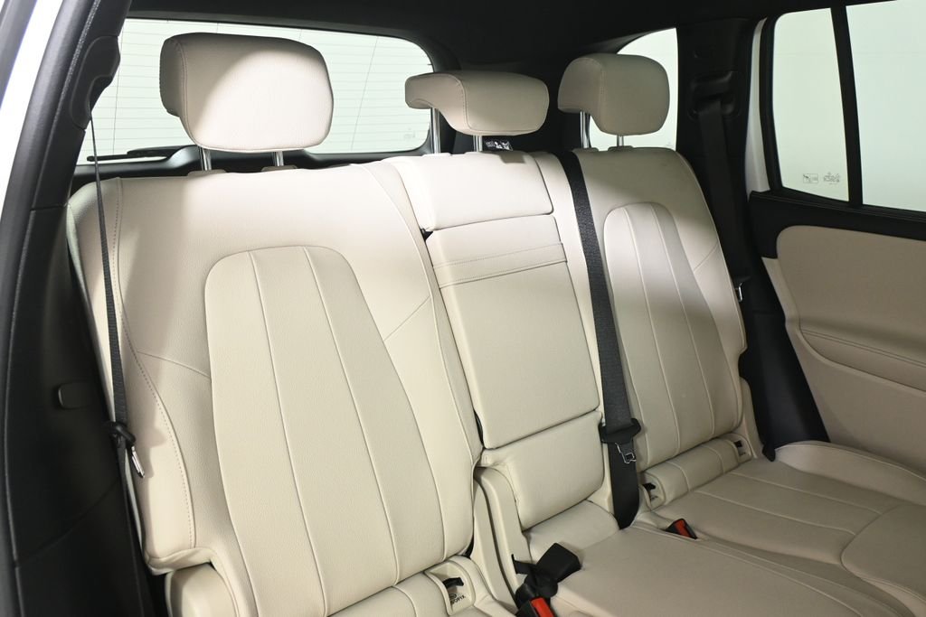 New 2026 Polar White Mercedes-Benz GLB 250 image 33