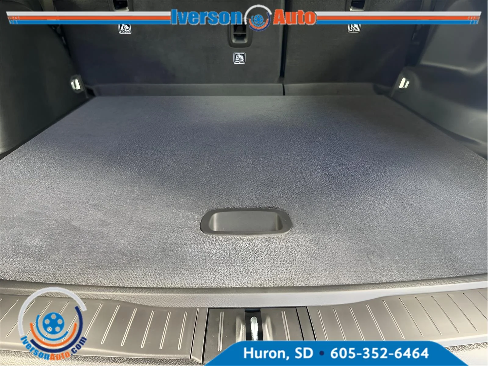 New 2026 Silver Zynith Exterior Paint Jeep Laredo Altitude image 10