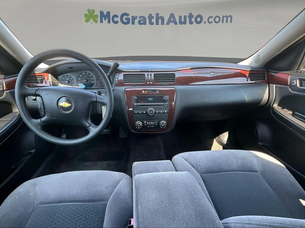 Used 2006 Red Chevrolet LT image 9