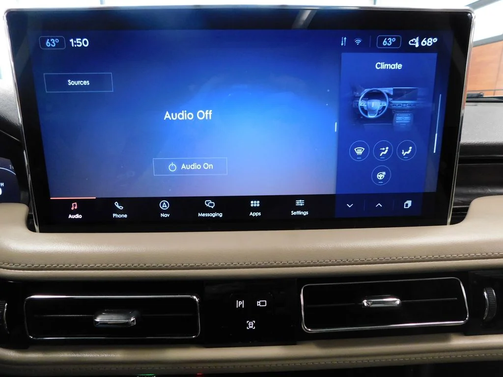 Used 2021 Mocha Lincoln Reserve image 30