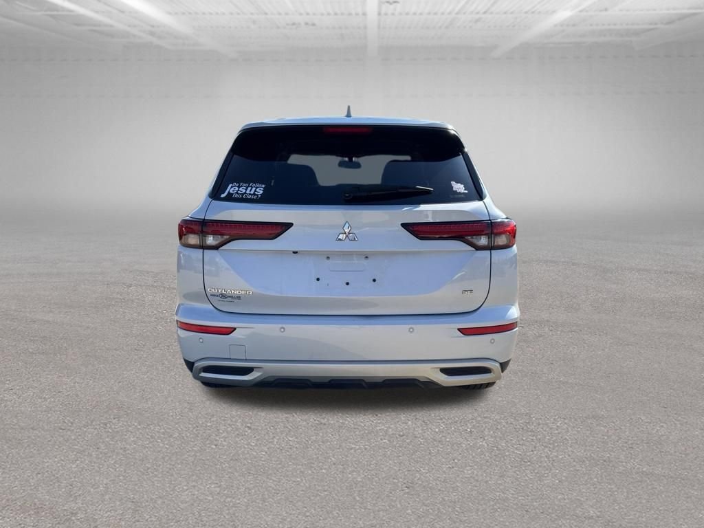 Used 2023 White Diamond Mitsubishi SE image 4