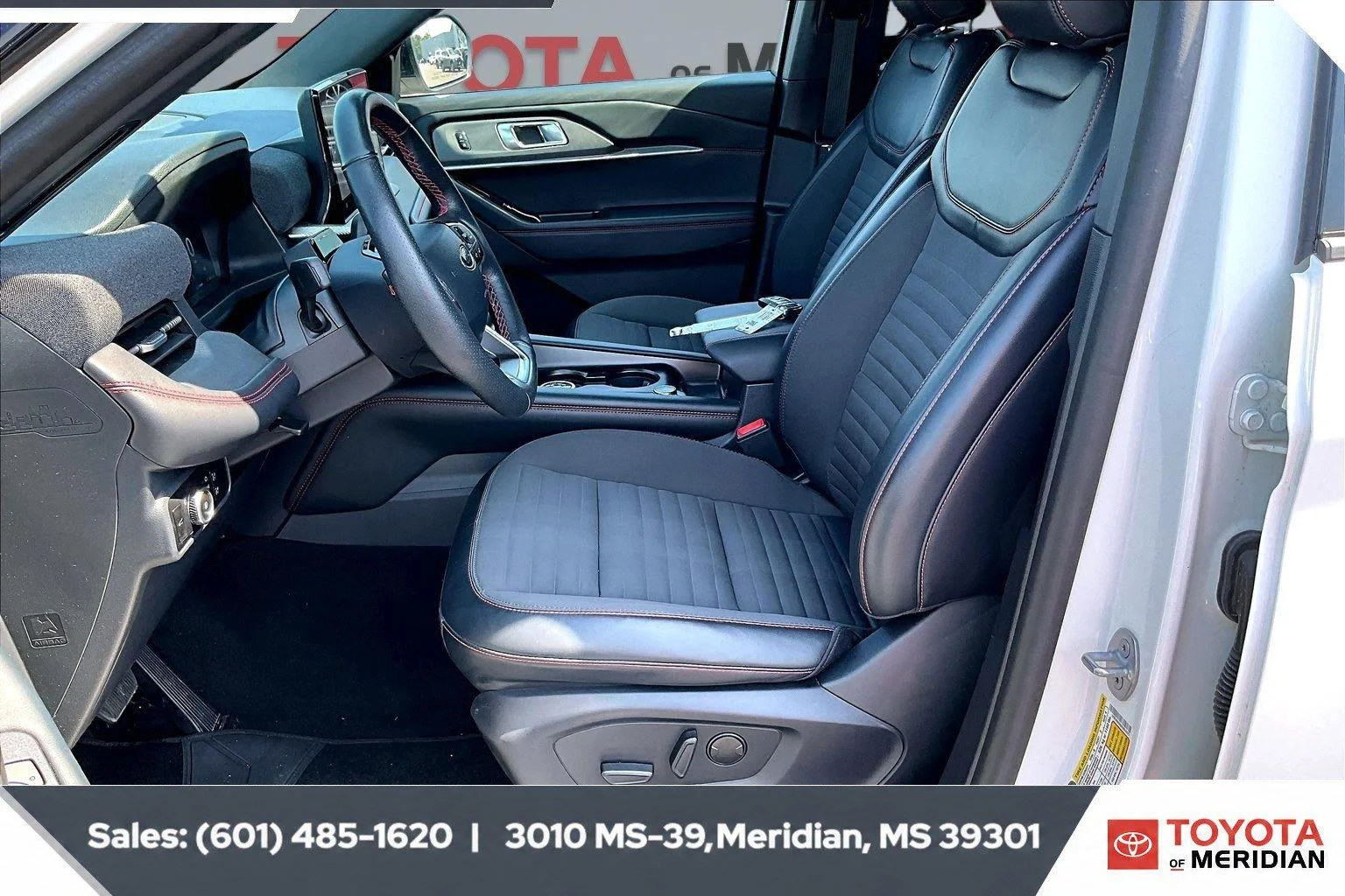 Used 2025 Star White Metallic Tri-Coat Ford ST-Line image 18