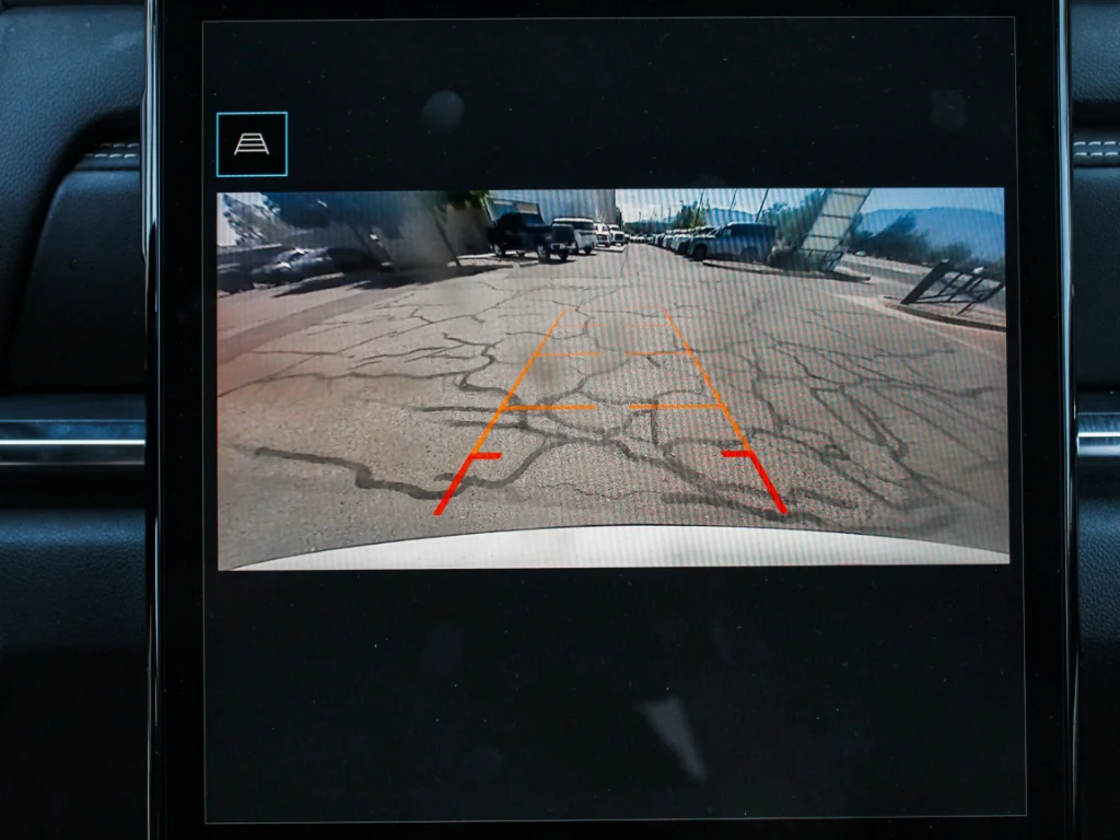 Used 2025  GMC AWD Elevation image 19