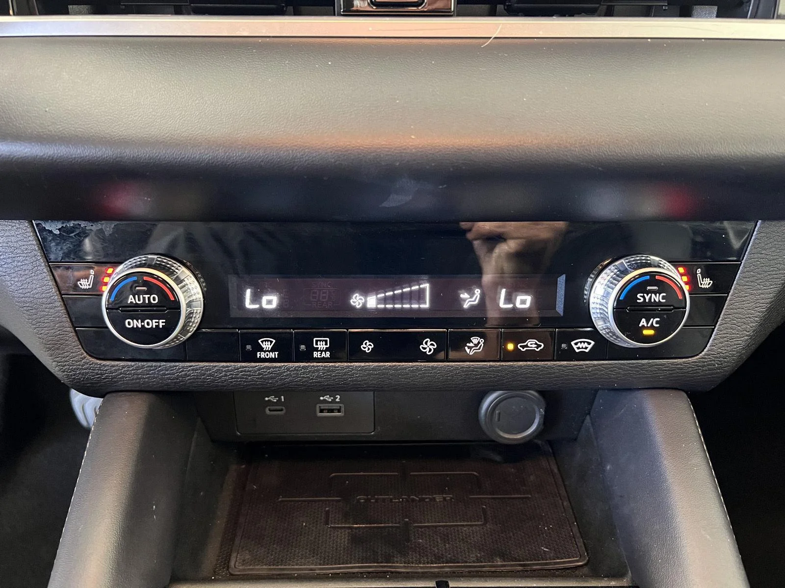 Used 2023 White Diamond Mitsubishi SE image 24