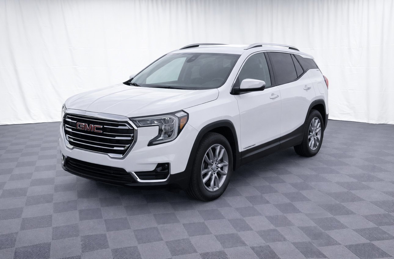 Used 2024 Summit White GMC SLT image 7