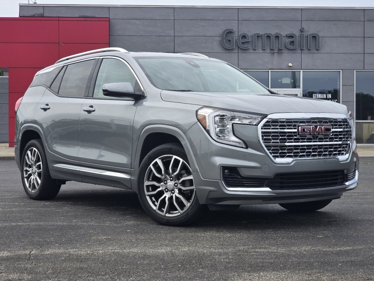 2024 GMC Terrain Denali - Photo 2
