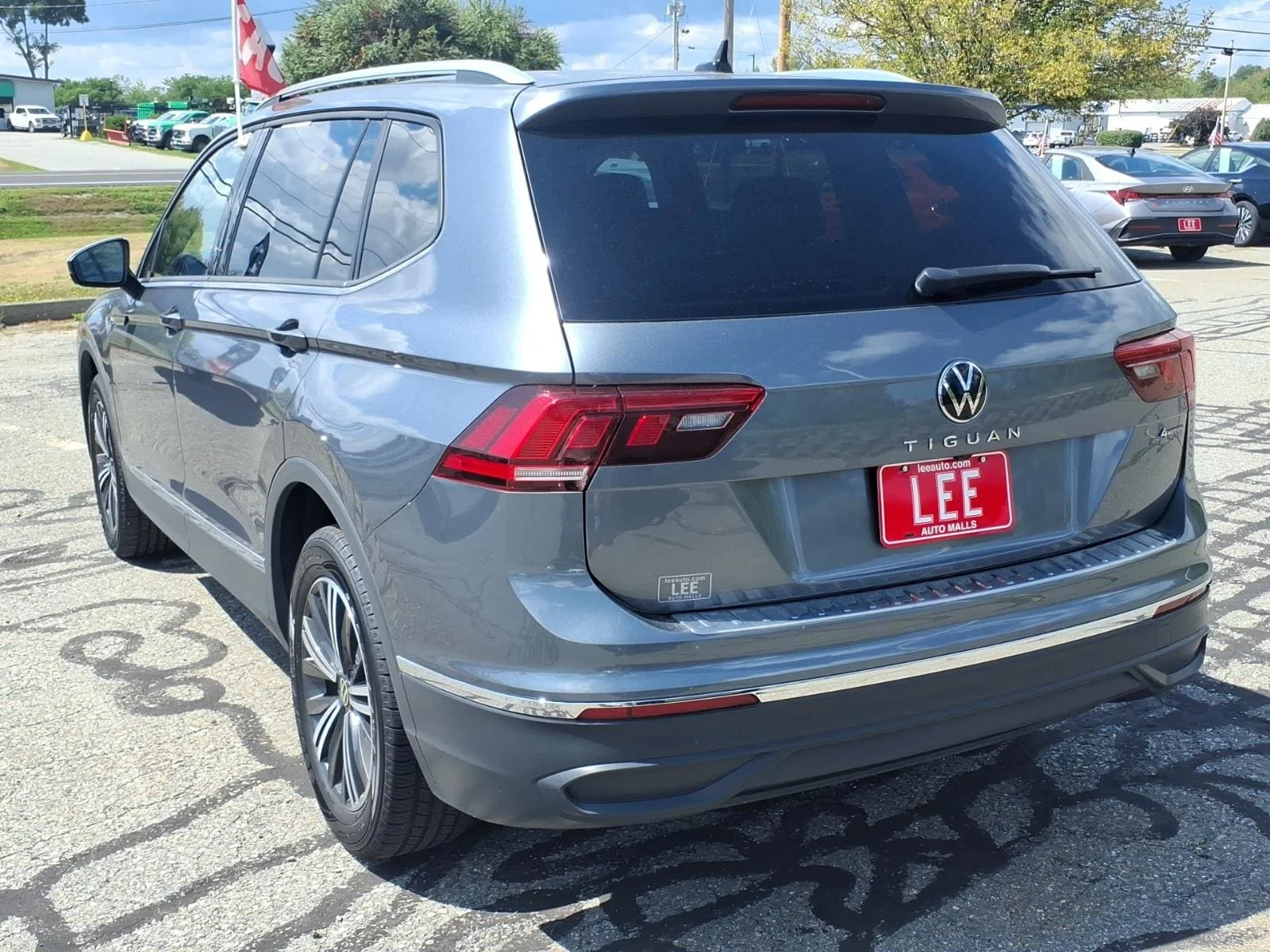 Used 2024 Platinum Gray Volkswagen 2.0T SE image 6