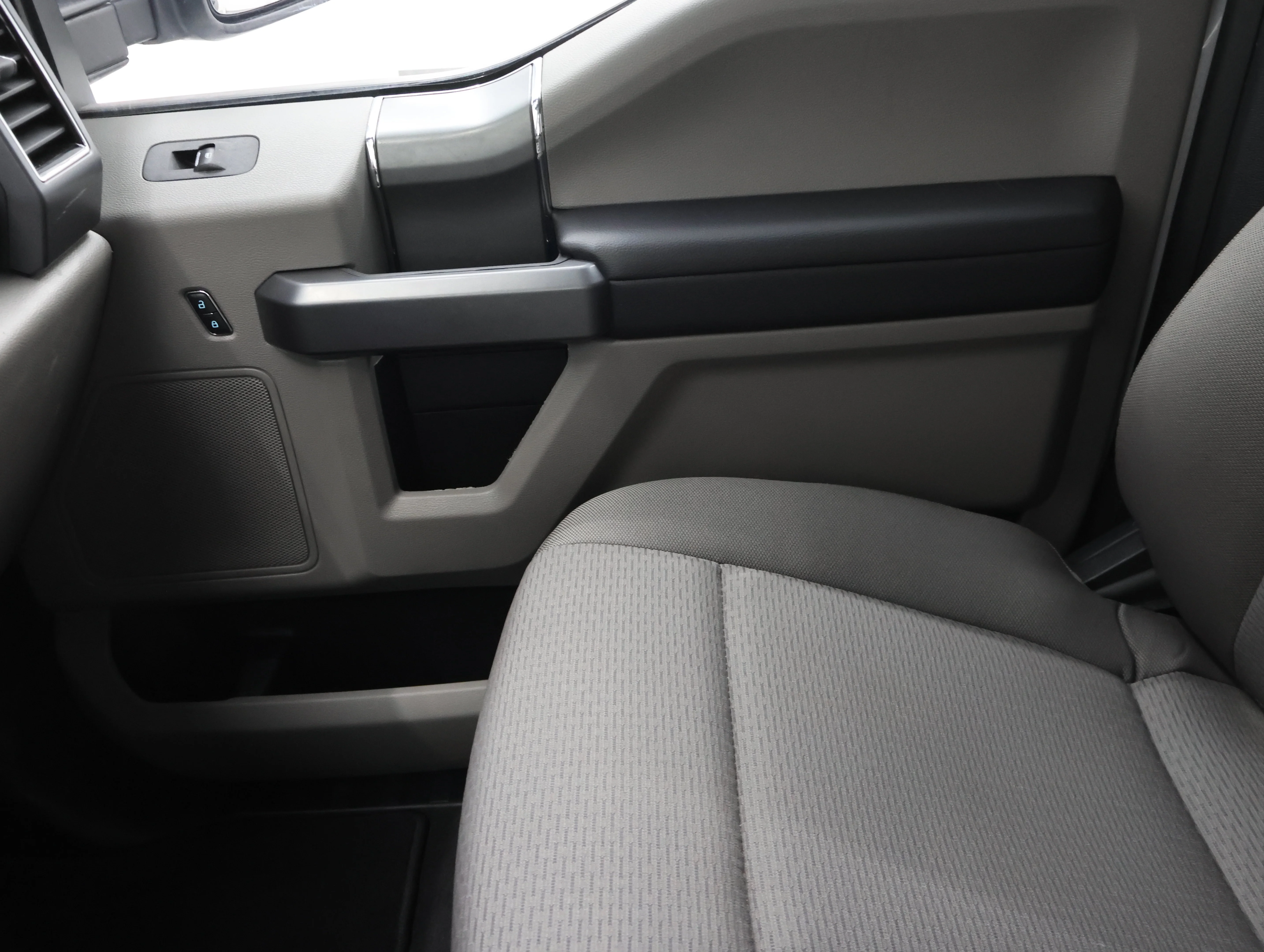 Used 2022 Oxford White Ford XLT image 13