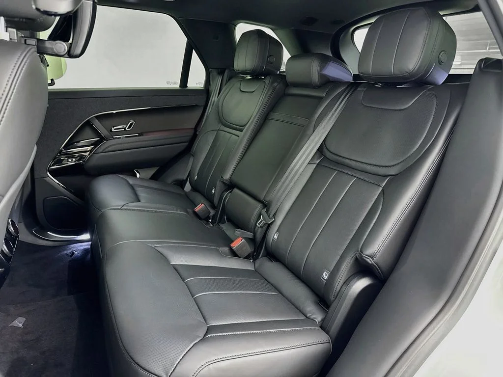 New 2026 Fuji White Land Rover Dynamic SE image 25