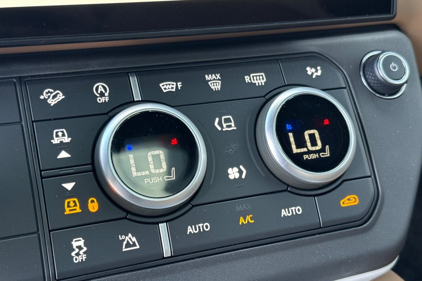 2026 Land Rover Defender X-Dynamic SE - Photo 24