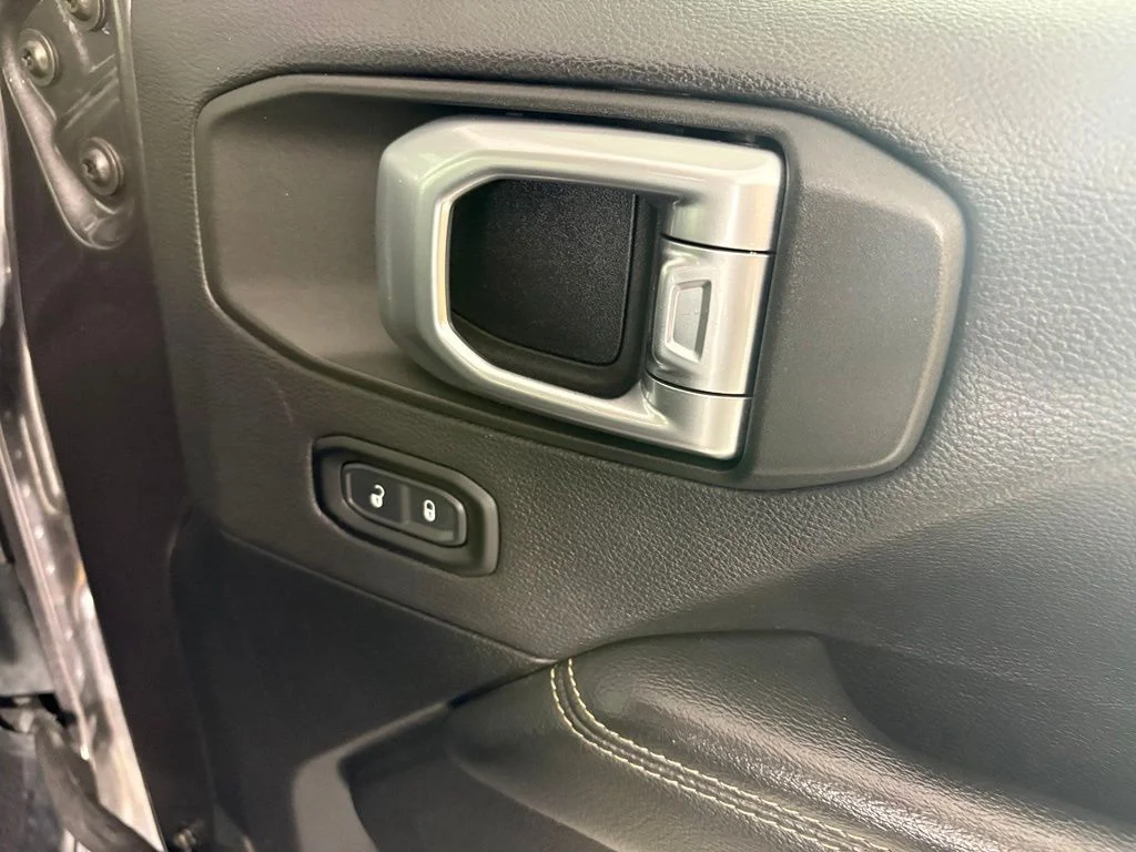 Used 2020 Gray Jeep Unlimited Sahara image 13